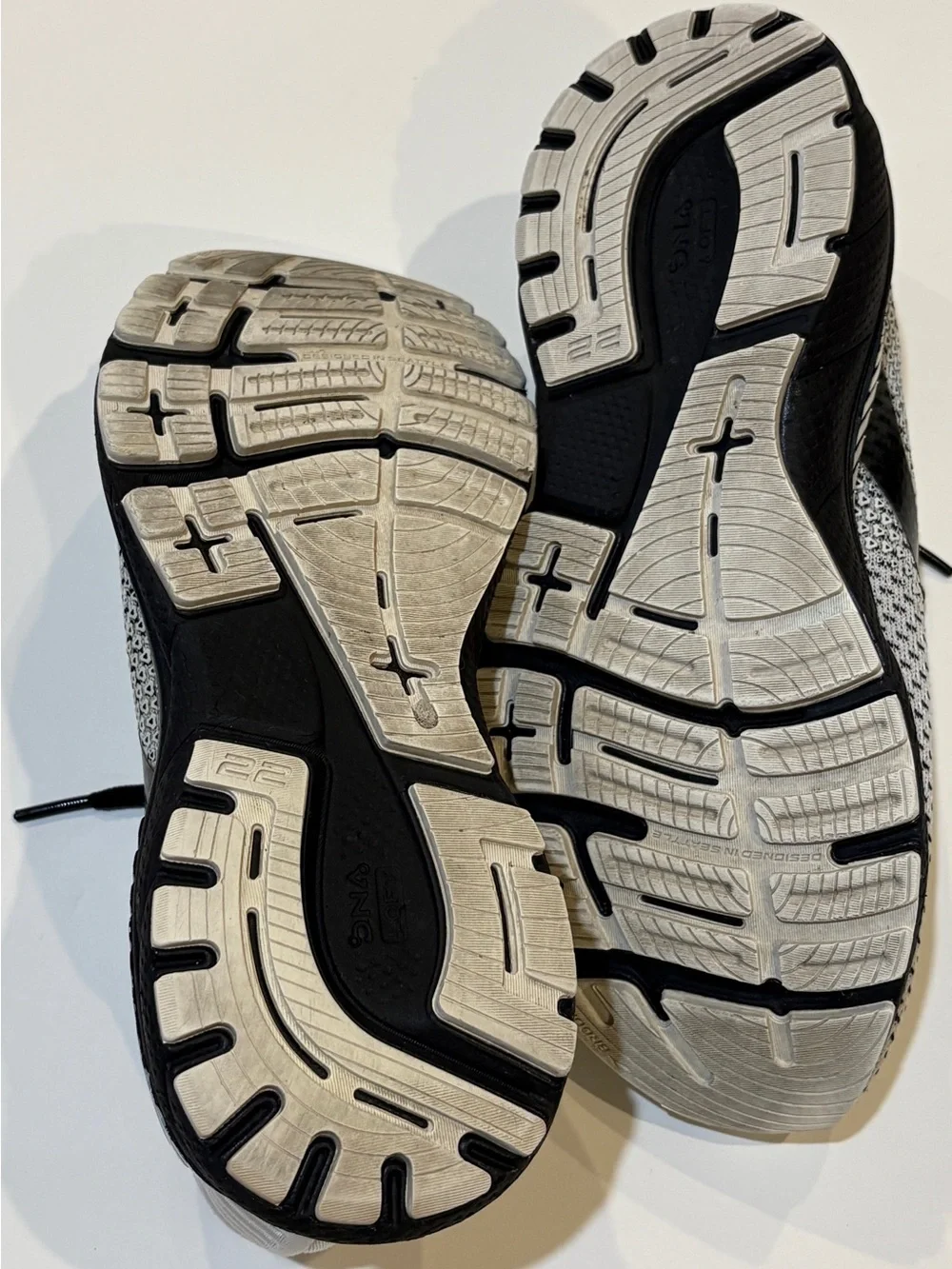 Brooks Adrenaline GTS 22 Women’s Running Shoes Size 8.5 B White Black Gray. - Picture 5 of 6